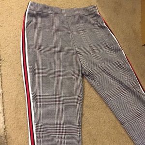 Gingham pants with red stripe